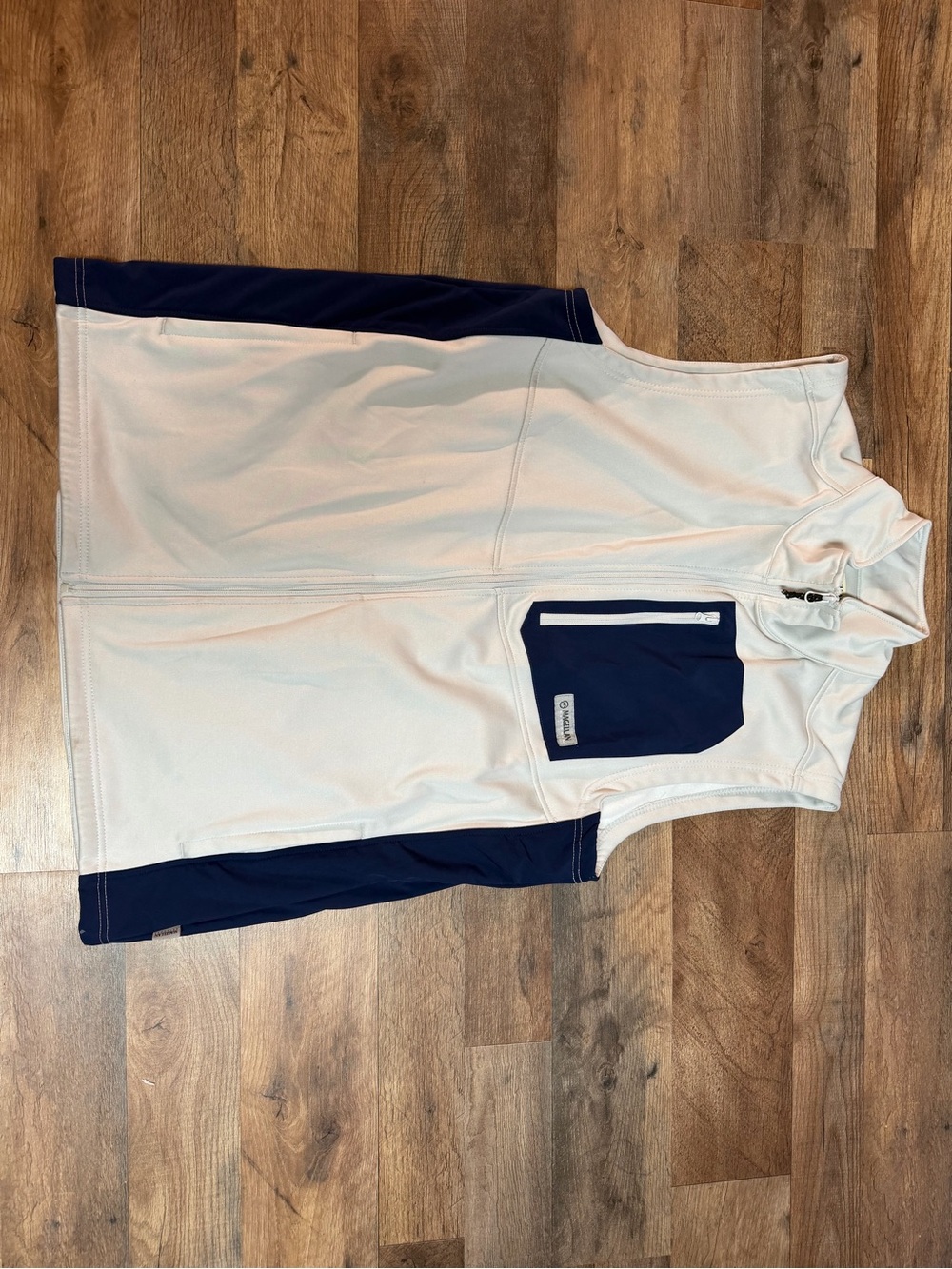 Magellan Outdoors White and Navy Blue Men's Vest
